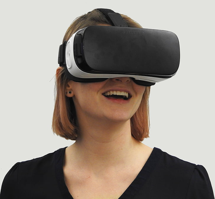 Women wearing VR headset